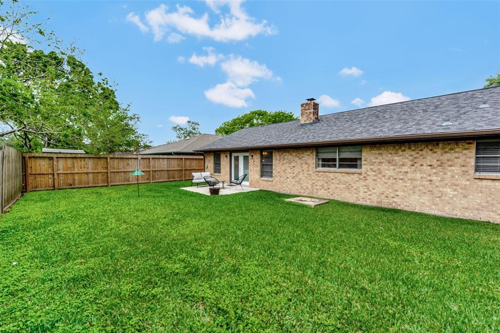 4307 Townes Forest Road, Friendswood, Texas image 33