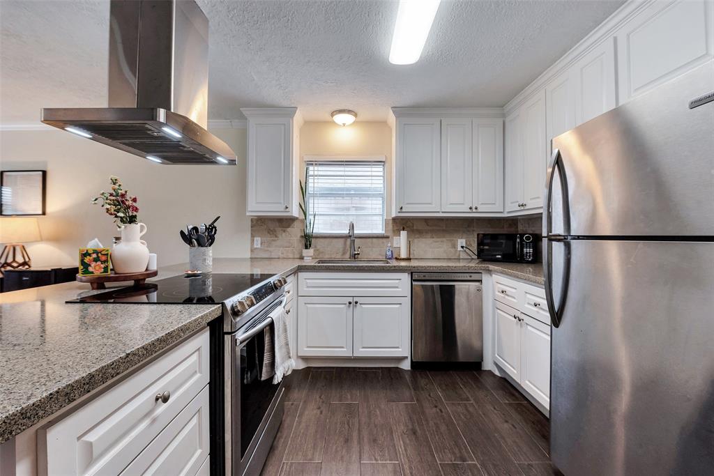 4307 Townes Forest Road, Friendswood, Texas image 13
