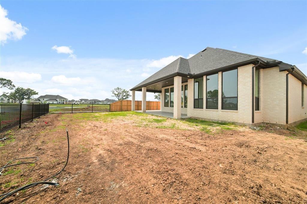 10410 Silver Shore Drive, Missouri City, Texas image 15
