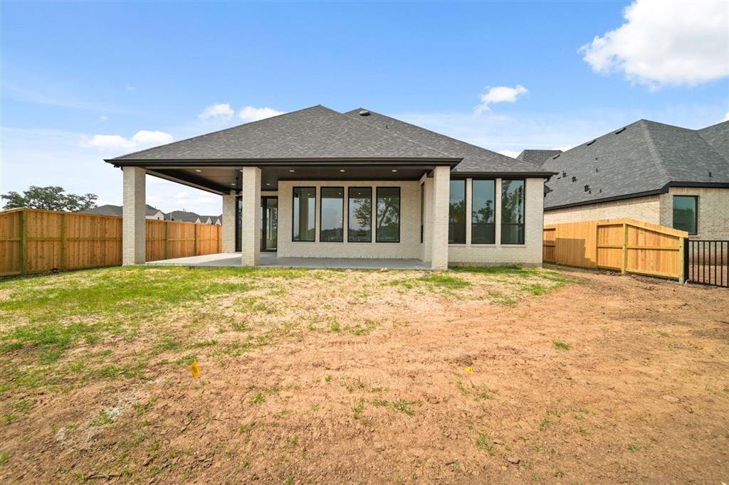 10410 Silver Shore Drive, Missouri City, Texas image 14