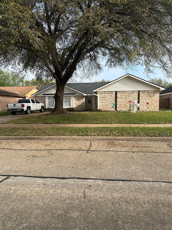 5126 Meadow Place Drive, La Porte, Texas image 2