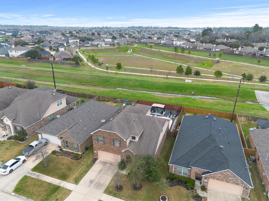 24714 Emerald Pool Falls Drive, Tomball, Texas image 4