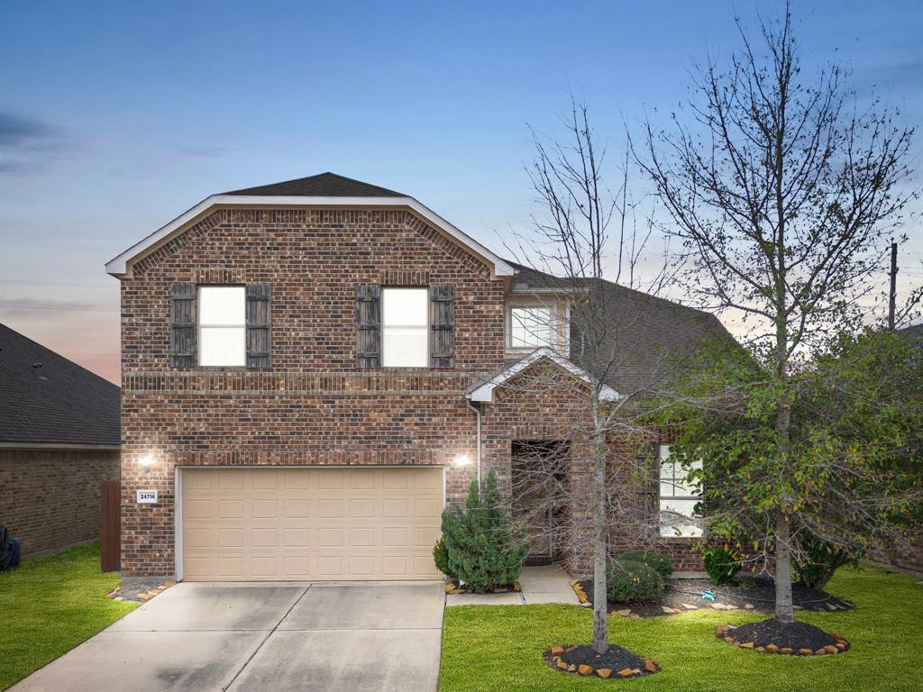 24714 Emerald Pool Falls Drive, Tomball, Texas image 2