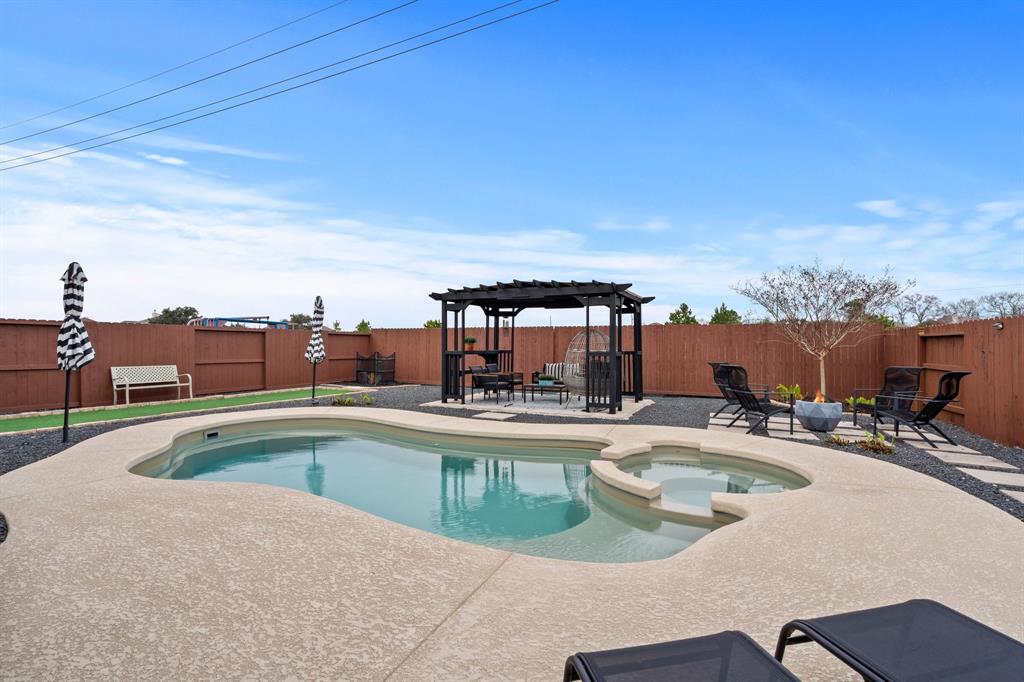 24714 Emerald Pool Falls Drive, Tomball, Texas image 33
