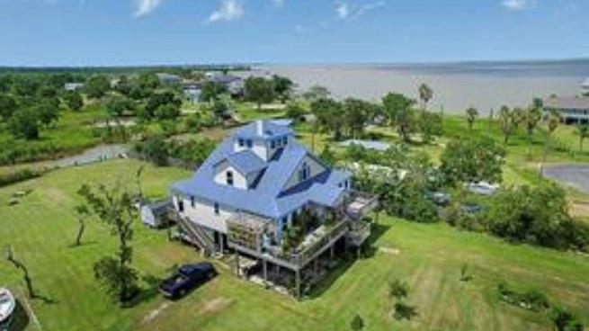 331 Bayside Drive, Anahuac, Texas image 1