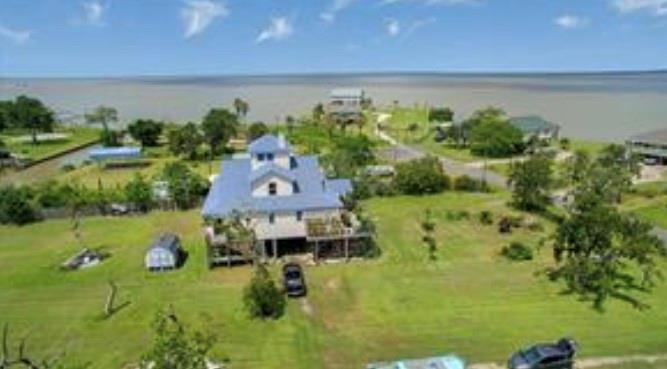 331 Bayside Drive, Anahuac, Texas image 2