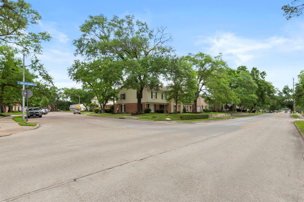 9668 Westview Drive #2, Houston, Texas image 5