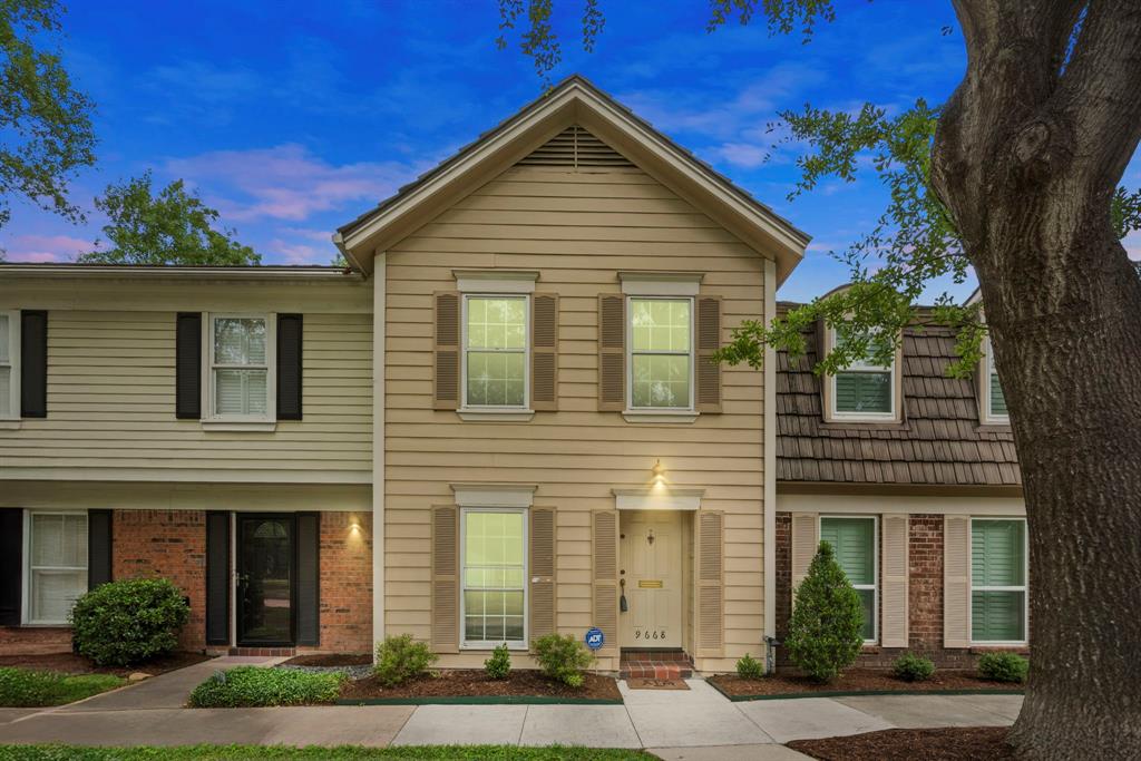 9668 Westview Drive #2, Houston, Texas image 2