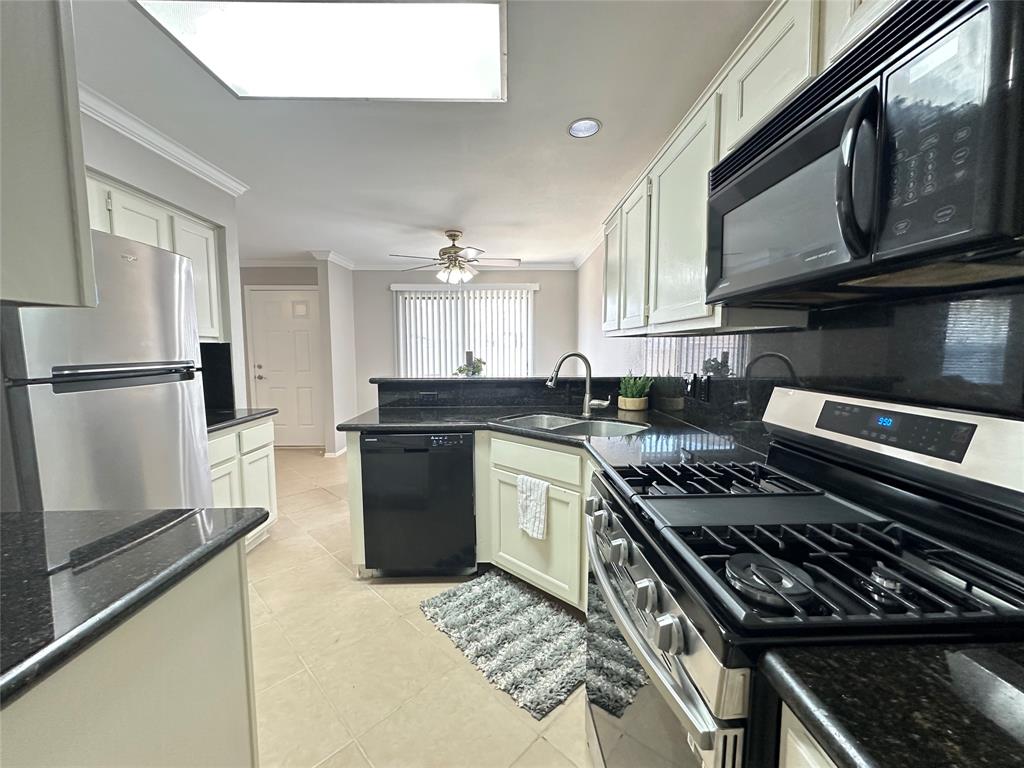 2711 Grants Lake Boulevard #33, Sugar Land, Texas image 11