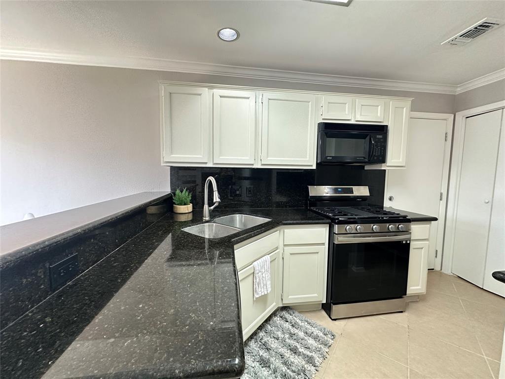2711 Grants Lake Boulevard #33, Sugar Land, Texas image 9