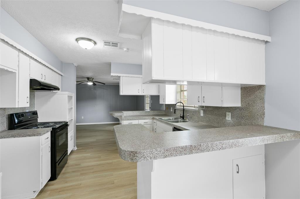 4517 Coachman Drive, Baytown, Texas image 14