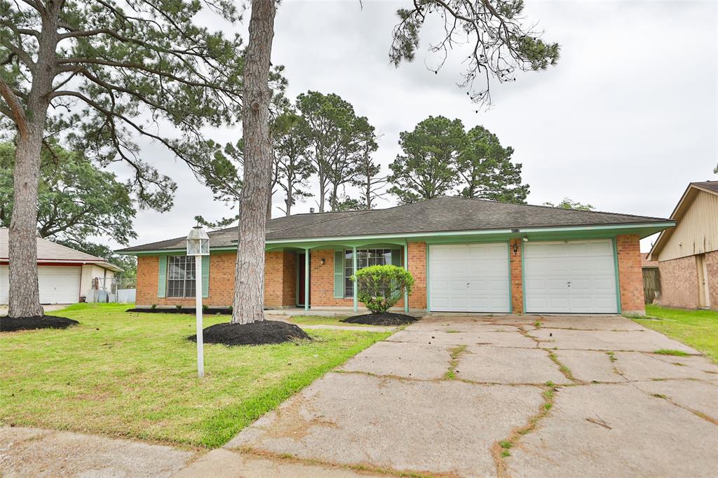 4517 Coachman Drive, Baytown, Texas image 3