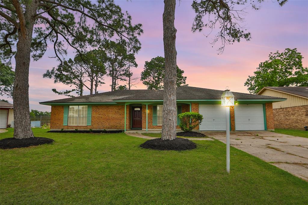 4517 Coachman Drive, Baytown, Texas image 1