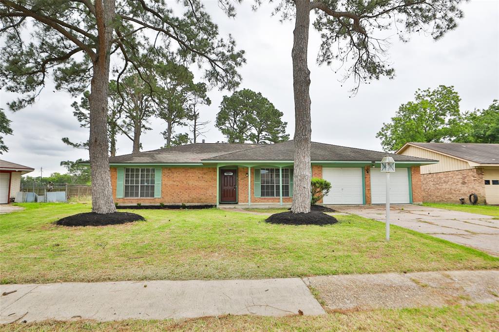 4517 Coachman Drive, Baytown, Texas image 2