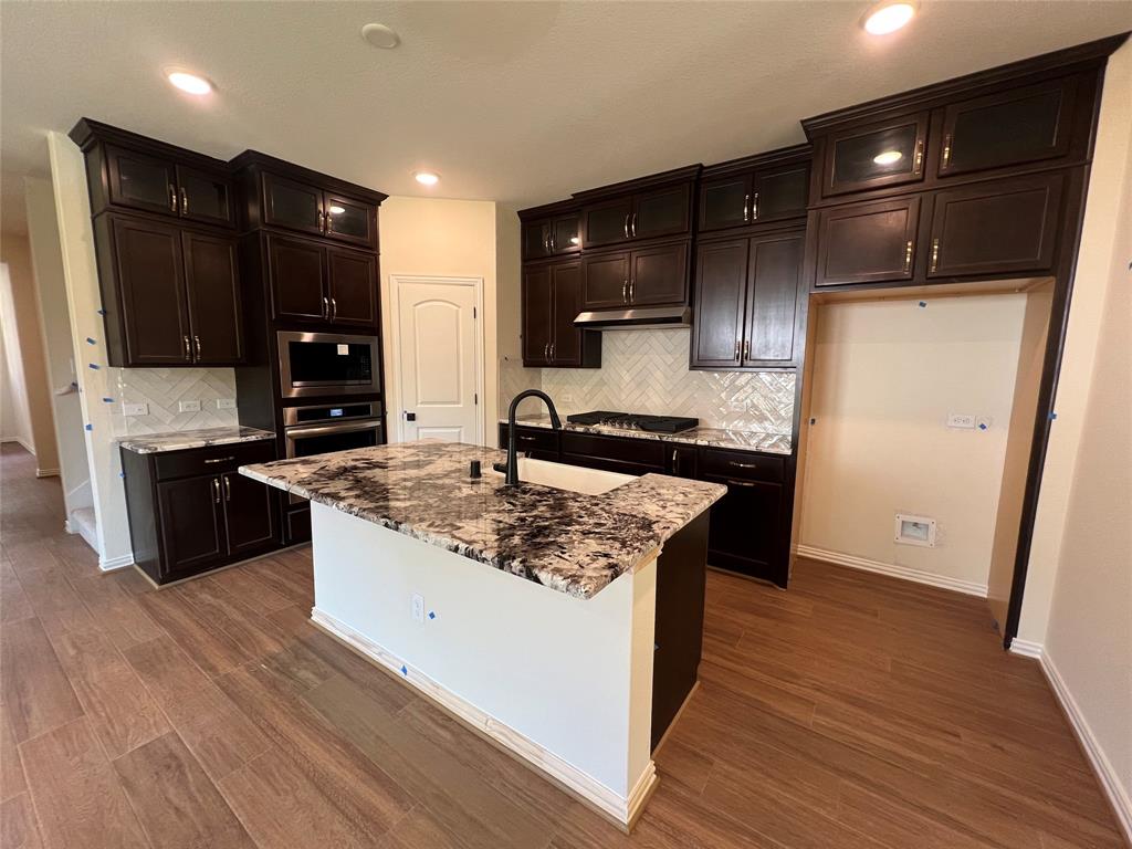 102 Mockingbird Trails Drive, Willis, Texas image 5