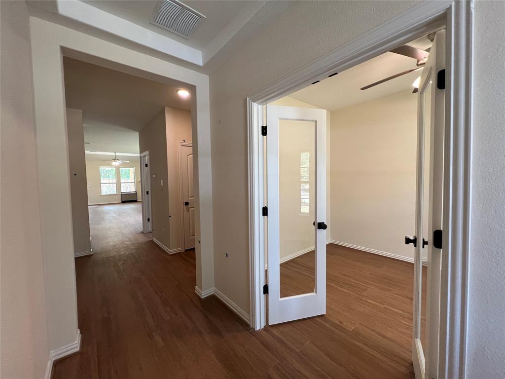 102 Mockingbird Trails Drive, Willis, Texas image 3