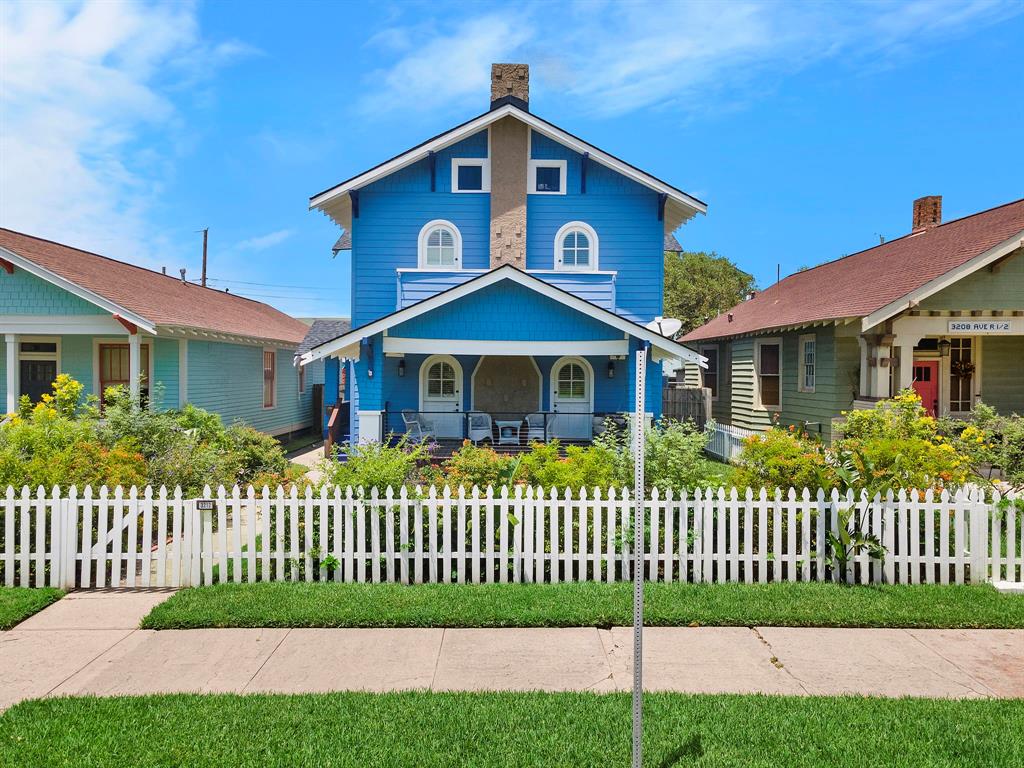3212 Avenue R 1/2, Galveston, Texas image 1