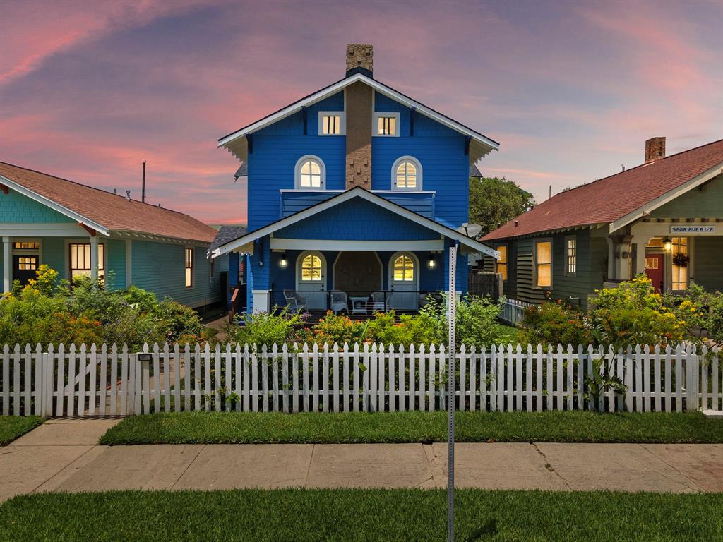 3212 Avenue R 1/2, Galveston, Texas image 3