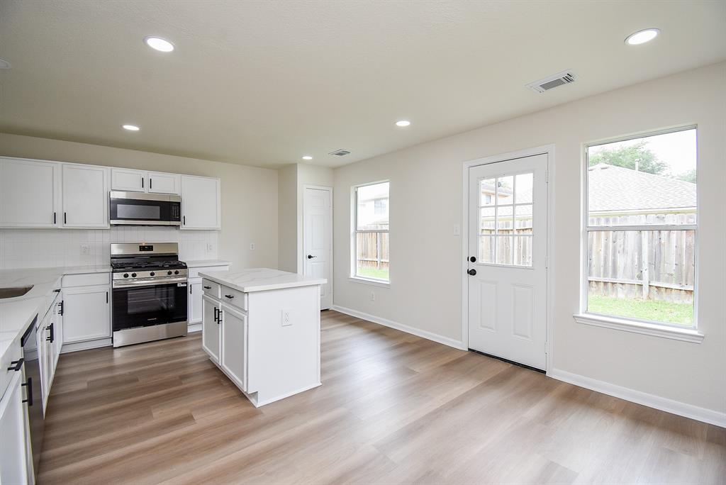 9610 Eaglewood Glen Trail, Sugar Land, Texas image 11