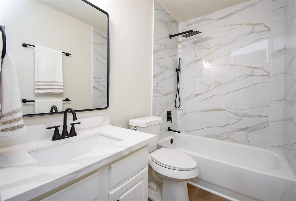 9610 Eaglewood Glen Trail, Sugar Land, Texas image 28