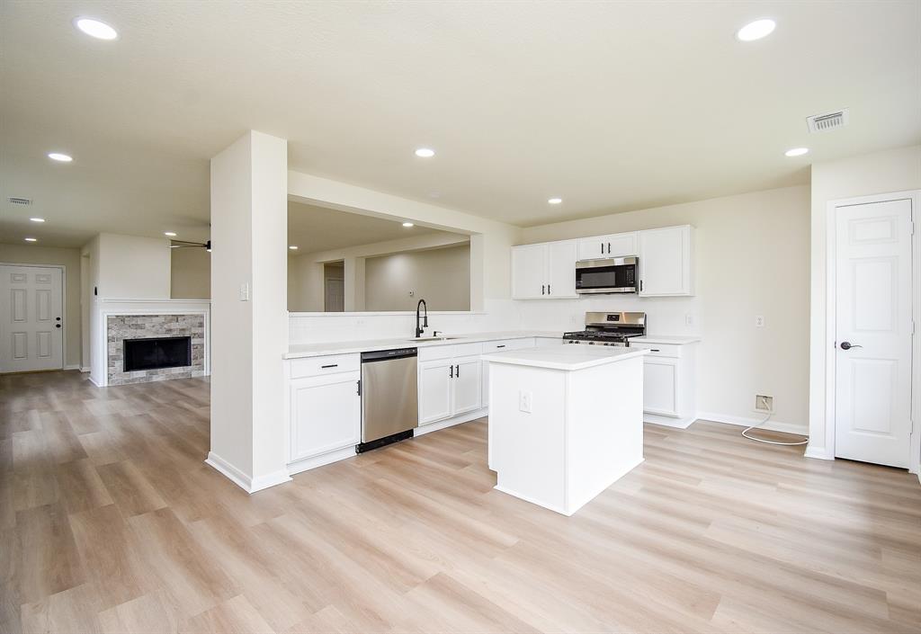 9610 Eaglewood Glen Trail, Sugar Land, Texas image 10