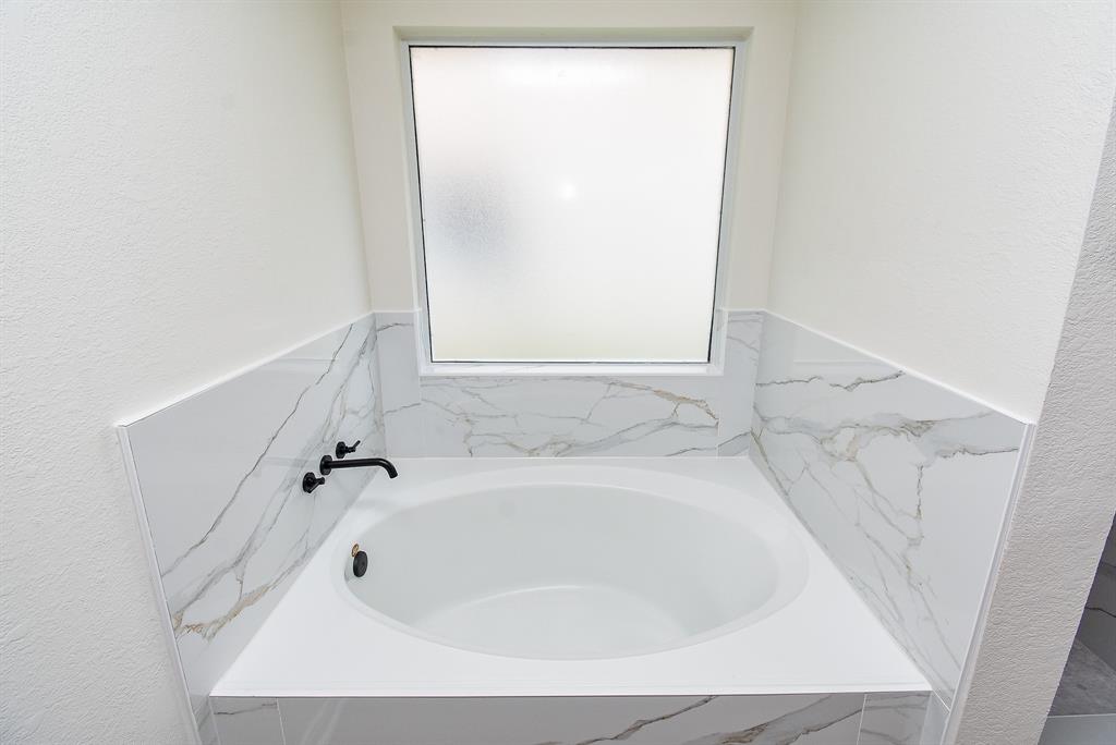 9610 Eaglewood Glen Trail, Sugar Land, Texas image 24
