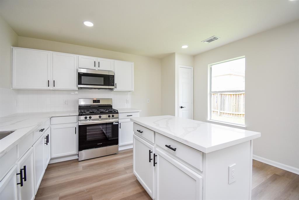9610 Eaglewood Glen Trail, Sugar Land, Texas image 12