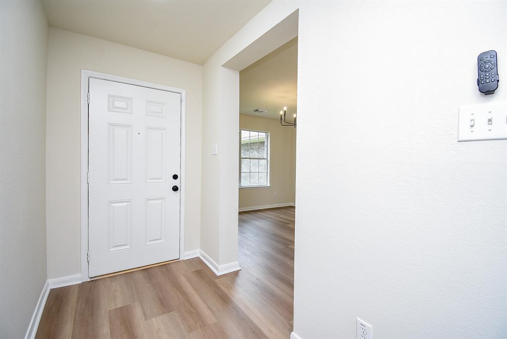 9610 Eaglewood Glen Trail, Sugar Land, Texas image 2