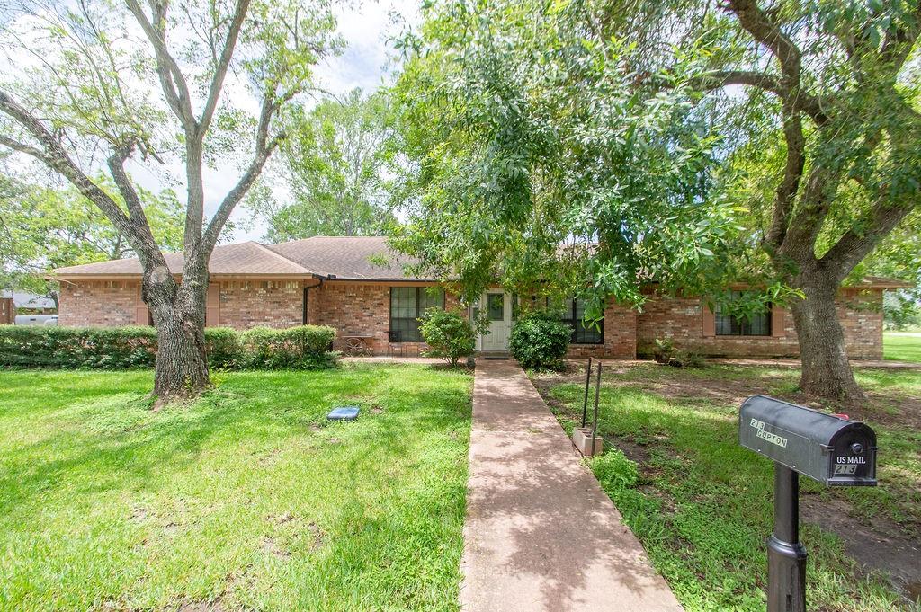 213 Gupton Lane, West Columbia, Texas image 2