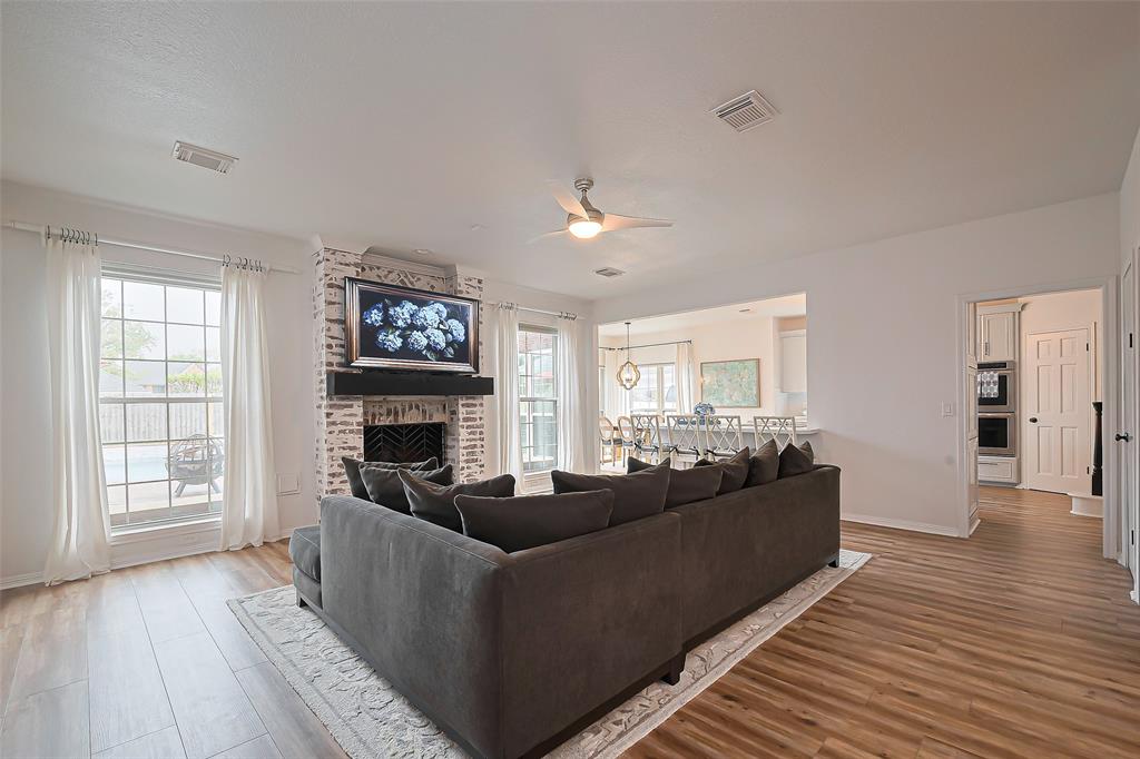 82 Bradford Circle, Sugar Land, Texas image 10