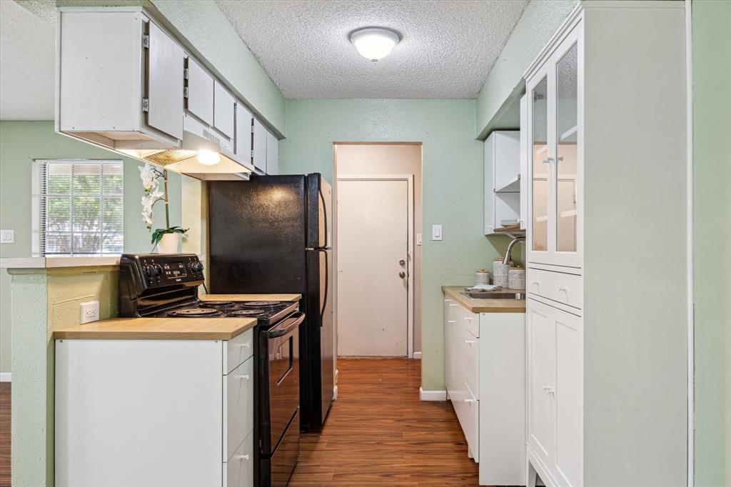 5709 Cripple Brook Court, Houston, Texas image 6