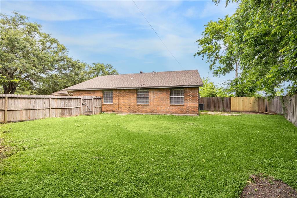 5709 Cripple Brook Court, Houston, Texas image 15