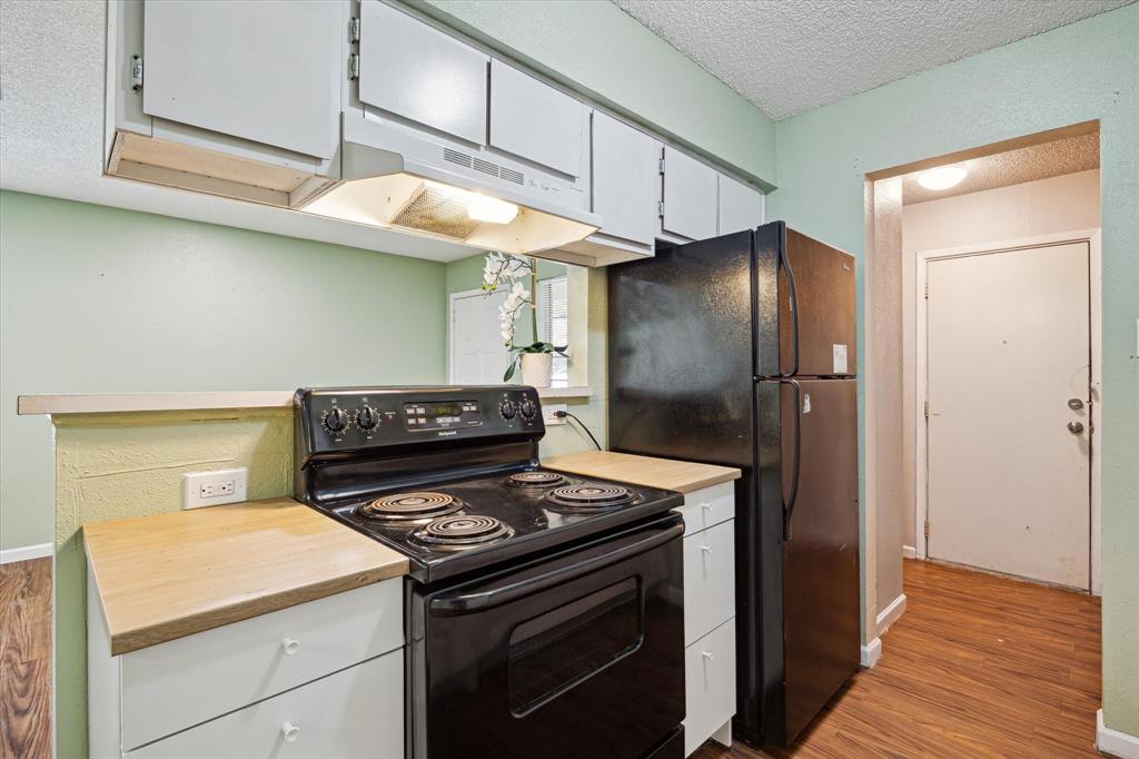 5709 Cripple Brook Court, Houston, Texas image 7