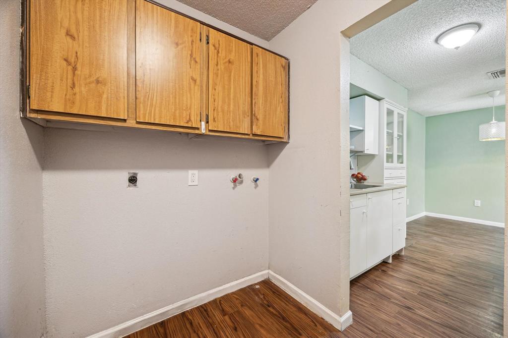 5709 Cripple Brook Court, Houston, Texas image 14