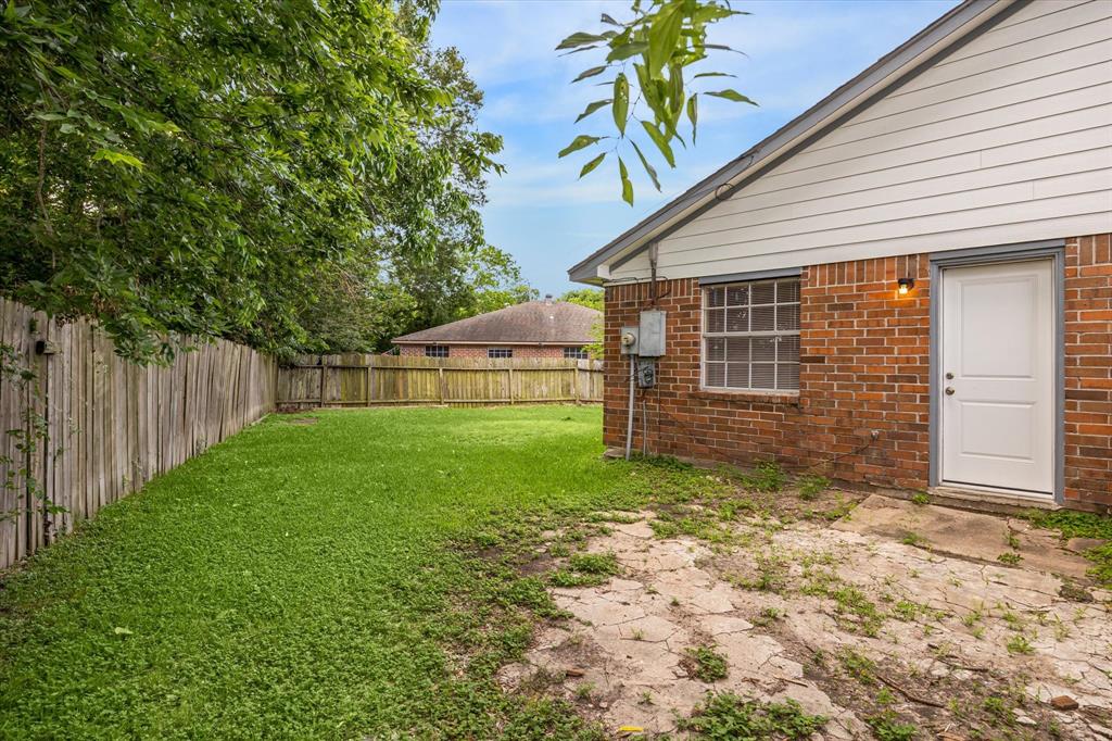 5709 Cripple Brook Court, Houston, Texas image 16