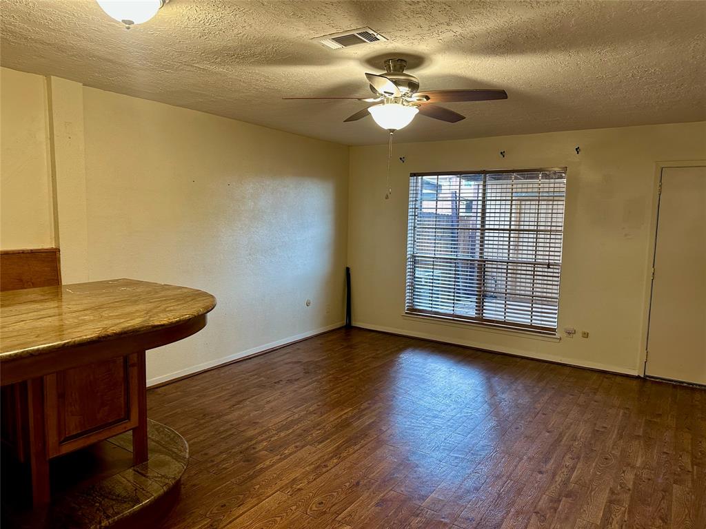 1515 S 8th Street, La Porte, Texas image 4