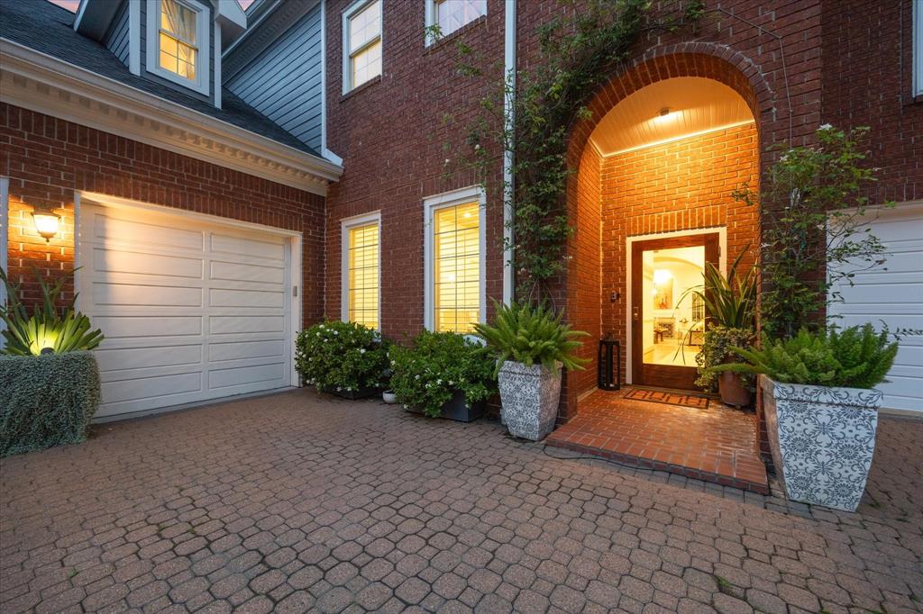 2902 West Lane Drive #E, Houston, Texas image 2