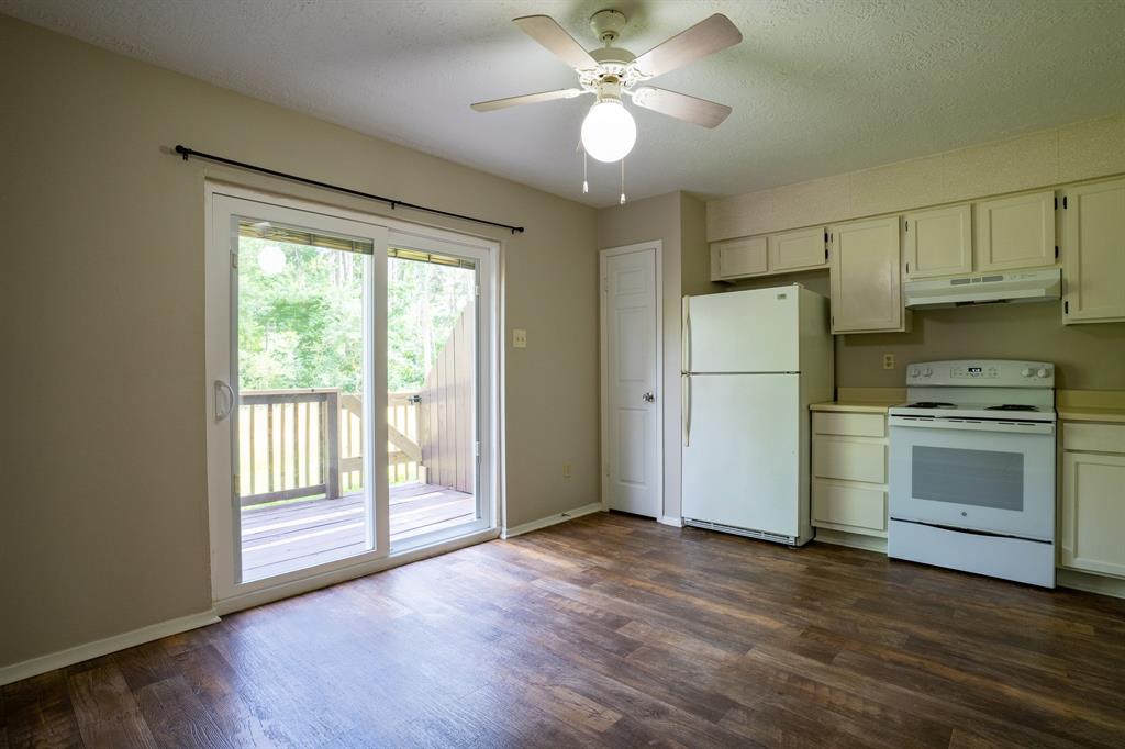 2521 Crosstimbers Street #G3, Huntsville, Texas image 11
