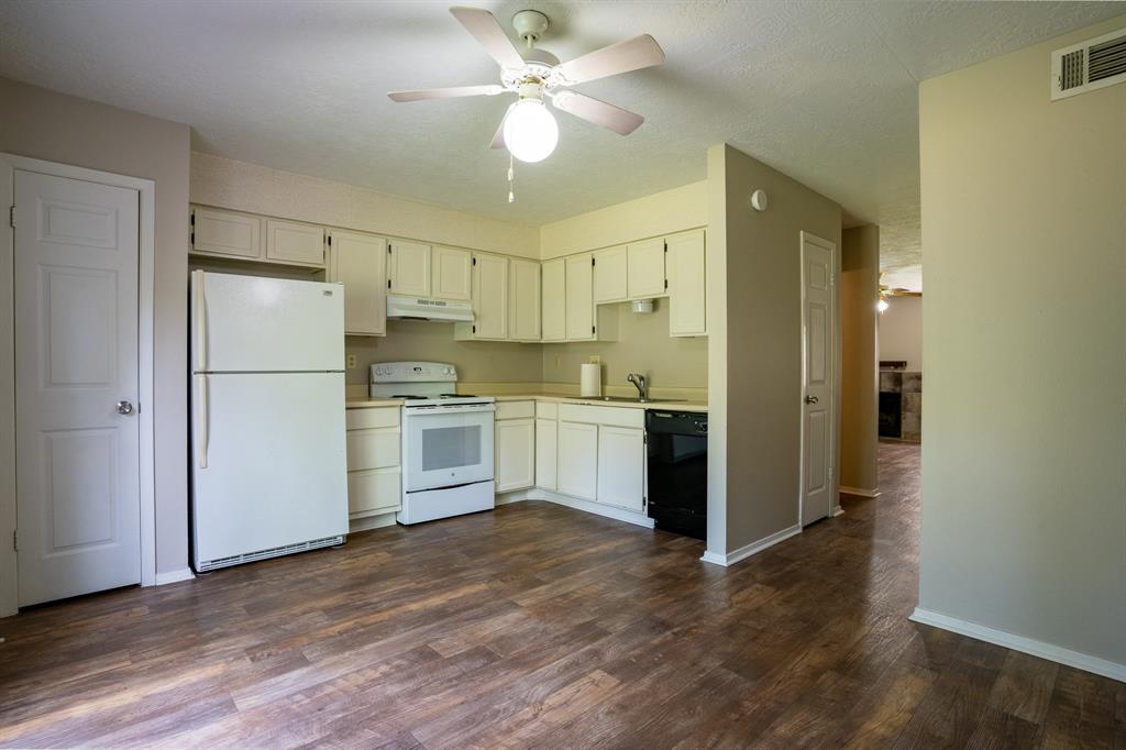 2521 Crosstimbers Street #G3, Huntsville, Texas image 10