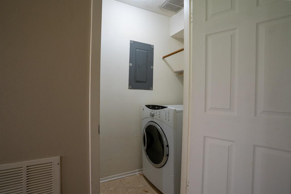 2521 Crosstimbers Street #G3, Huntsville, Texas image 8