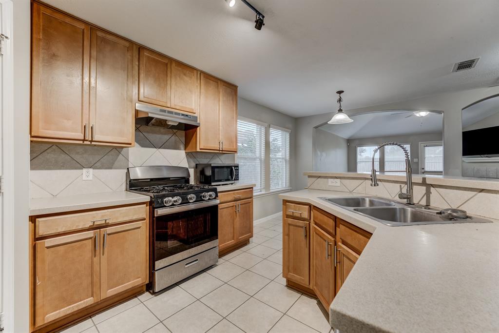 753 Grassy Knoll Lane, La Marque, Texas image 12