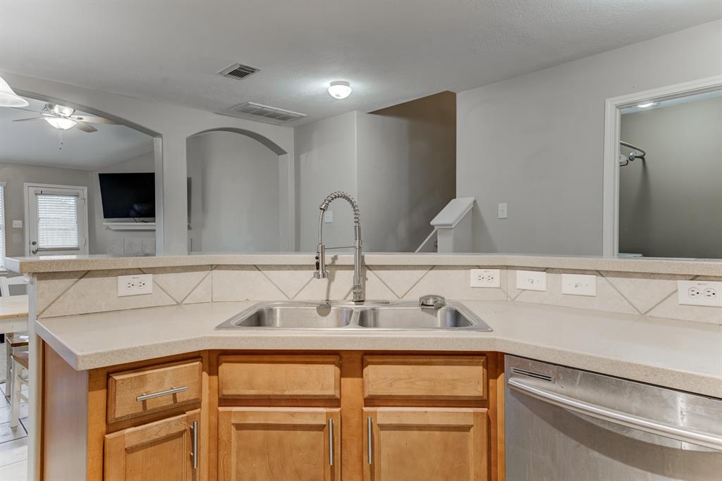 753 Grassy Knoll Lane, La Marque, Texas image 13