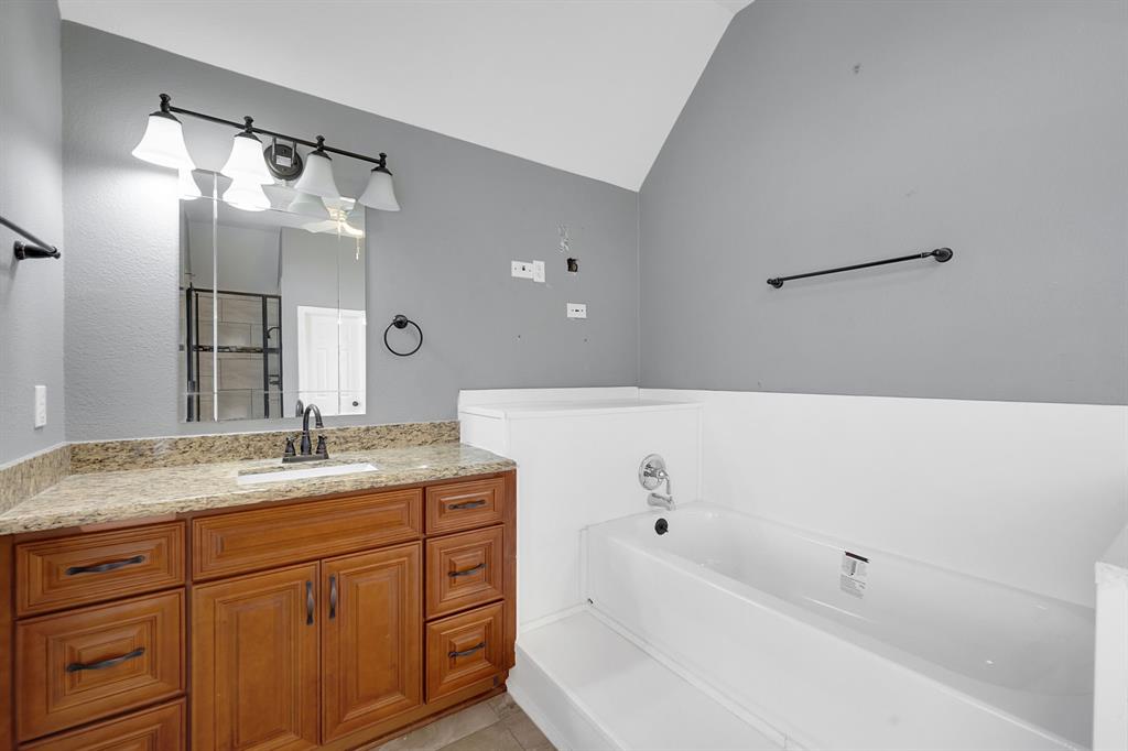 2718 Sandpebble Drive, Seabrook, Texas image 34