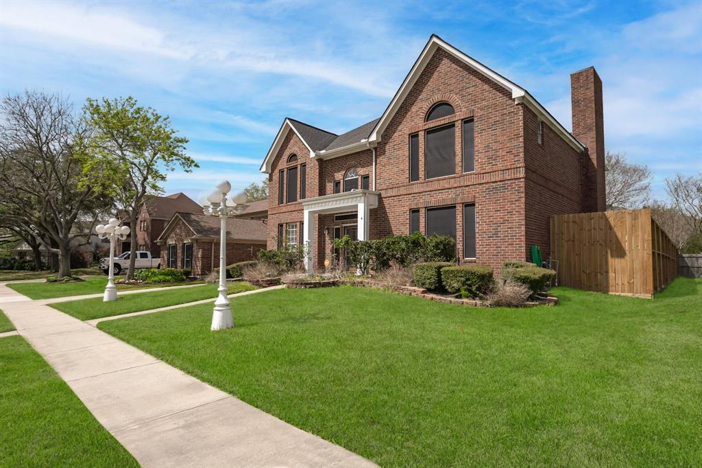 2718 Sandpebble Drive, Seabrook, Texas image 3