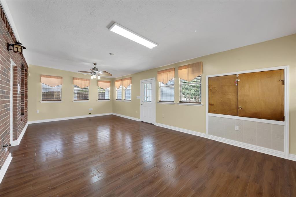 2718 Sandpebble Drive, Seabrook, Texas image 20