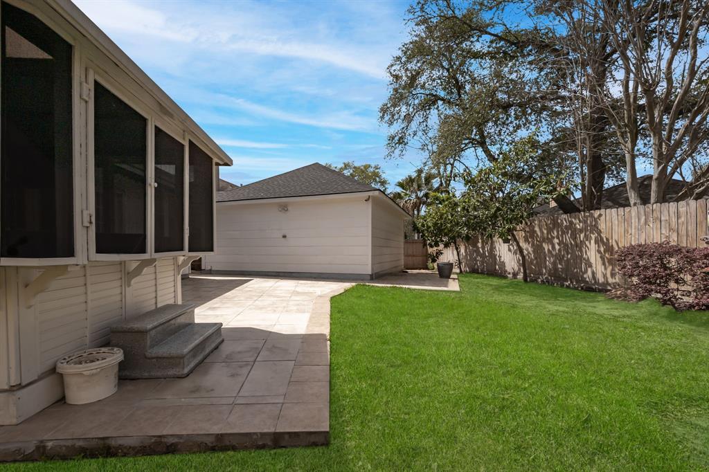 2718 Sandpebble Drive, Seabrook, Texas image 39