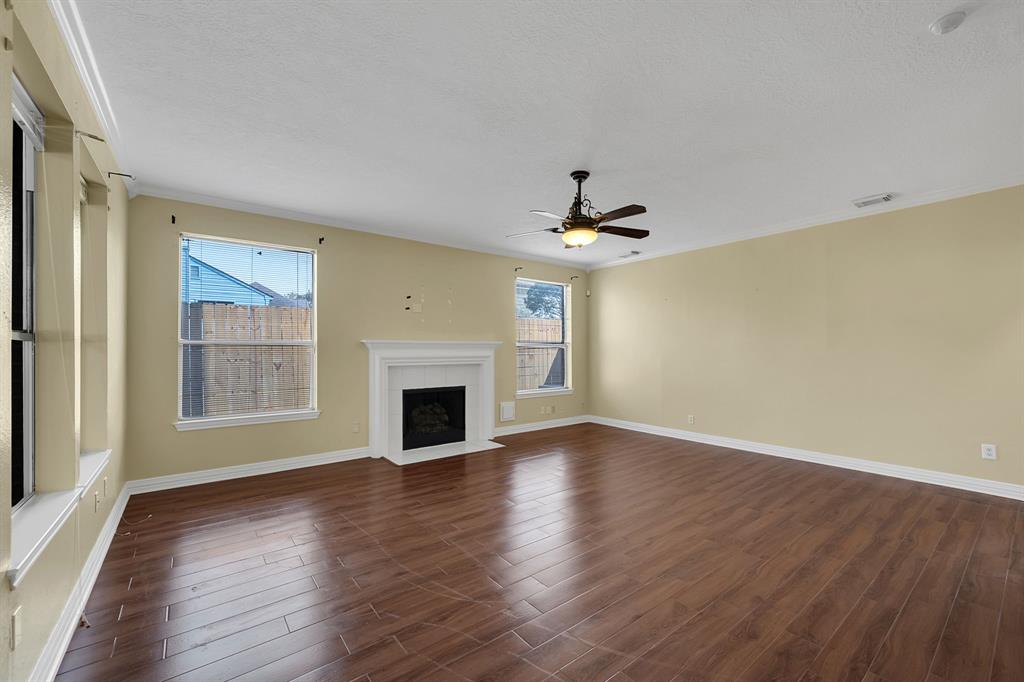 2718 Sandpebble Drive, Seabrook, Texas image 18