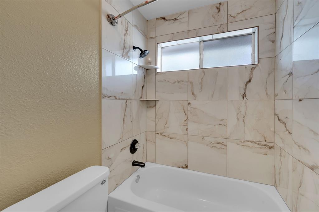 2718 Sandpebble Drive, Seabrook, Texas image 25