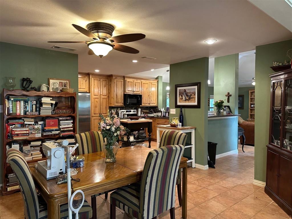 103 Longhorn Drive, Palestine, Texas image 11