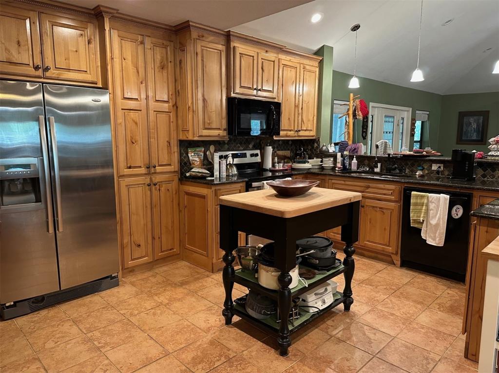 103 Longhorn Drive, Palestine, Texas image 14